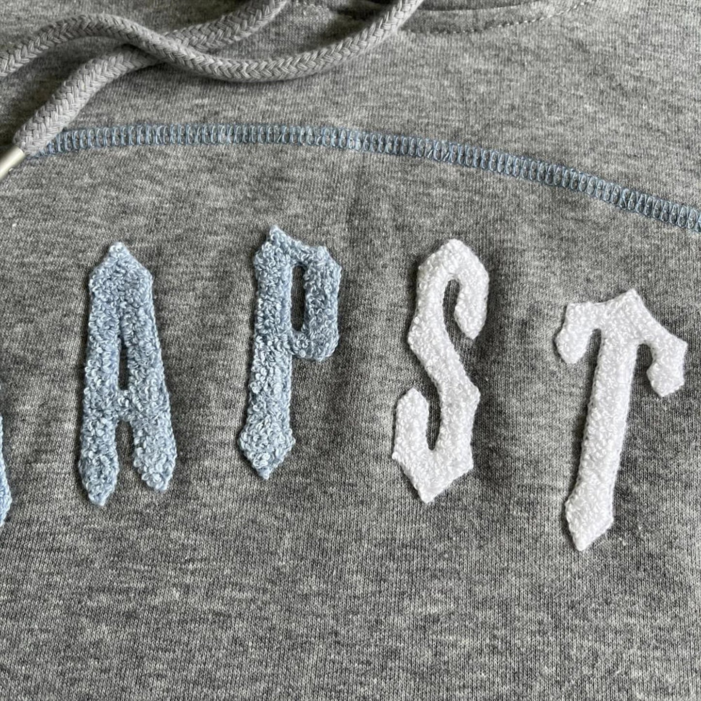 TRAPSTAR IRONGATE CHENILLE ARCH HOODED TRACKSUIT (GREY/ICE BLUE)