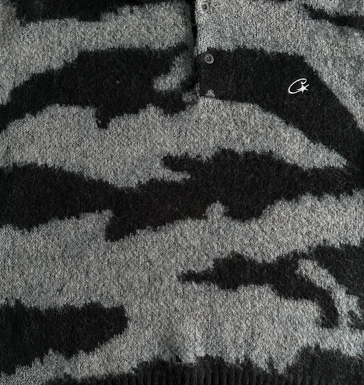 CORTEIZ MOHAIR FUZZY COLLAR SWEATER (BLACK CAMO)