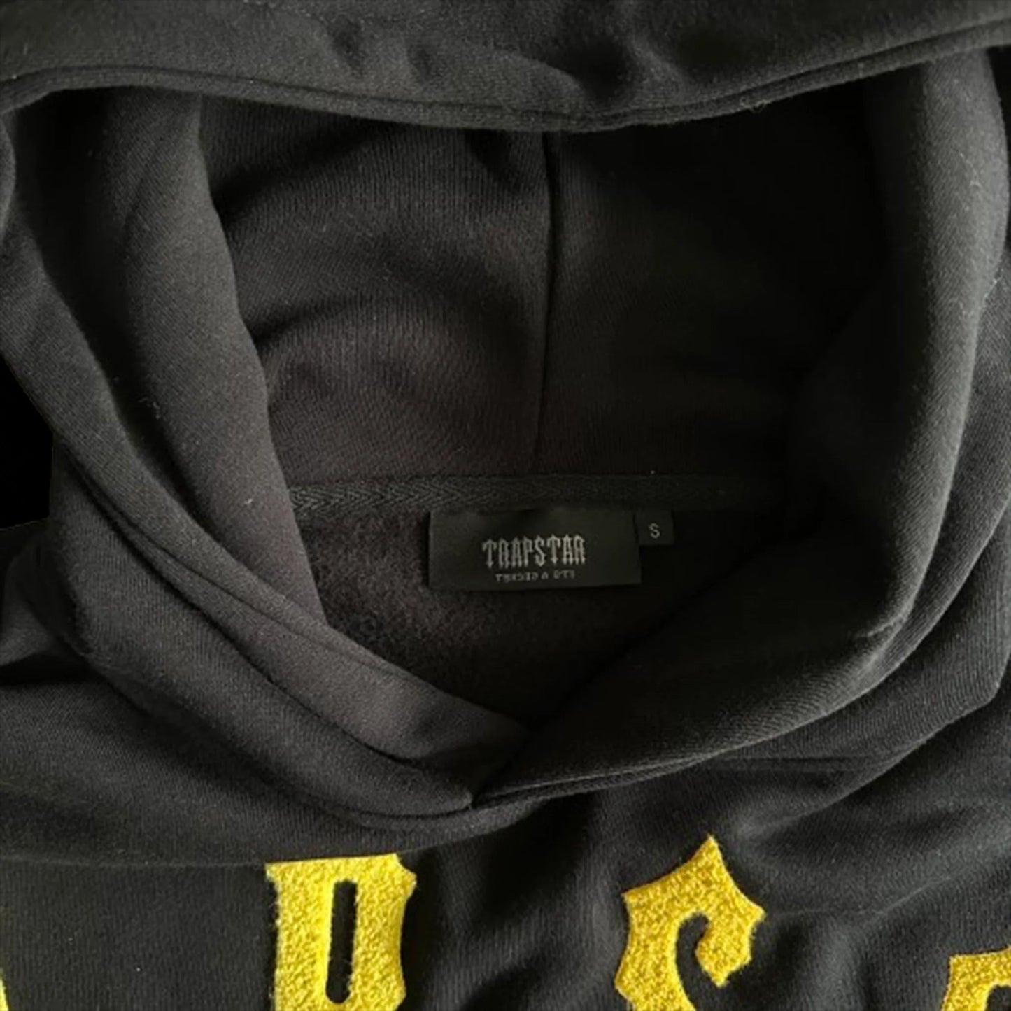 TRAPSTAR IRONGATE ARCH CHENILLE 2.0 TRACKSUIT (BLACK/YELLOW)