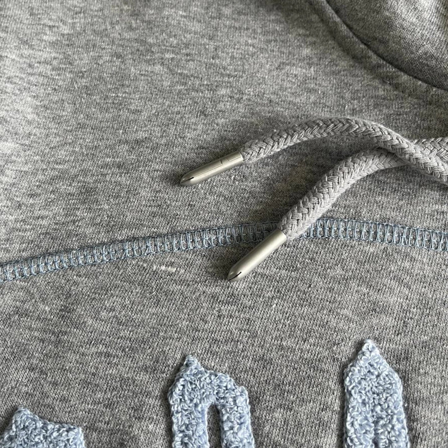 TRAPSTAR IRONGATE CHENILLE ARCH HOODED TRACKSUIT (GREY/ICE BLUE)