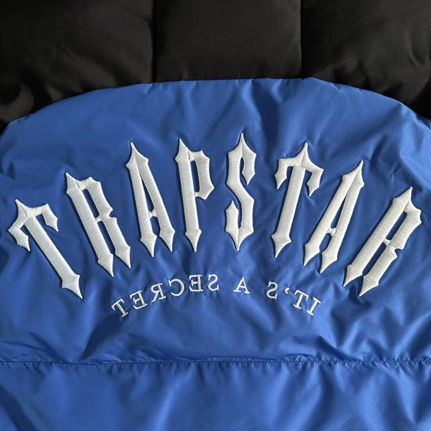 TRAPSTAR IRONGATE ARCH PUFFER AW23 (BLUE/BLACK)