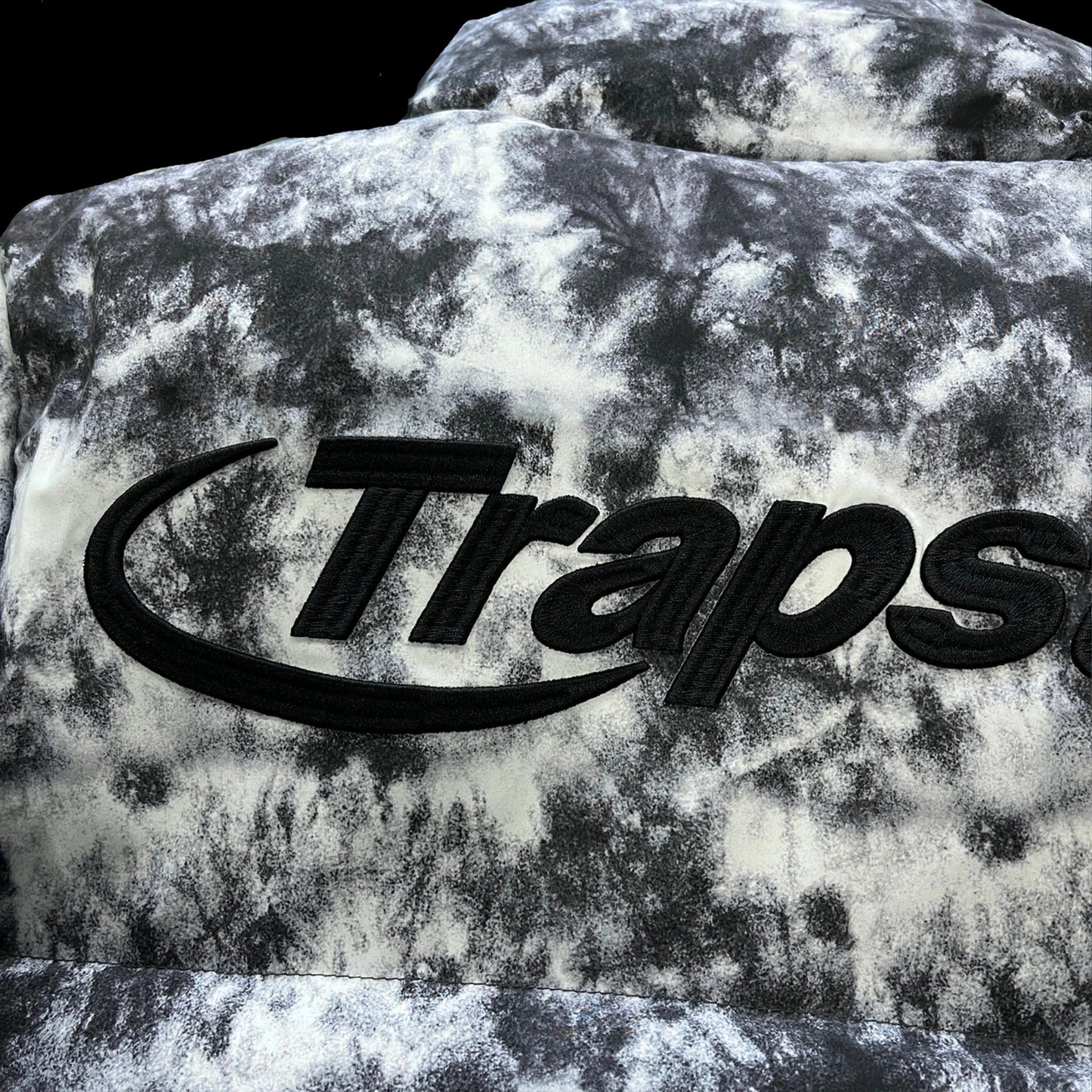 TRAPSTAR HYPERDRIVE HOODED PUFFER  (BLACK/TIE DYE)