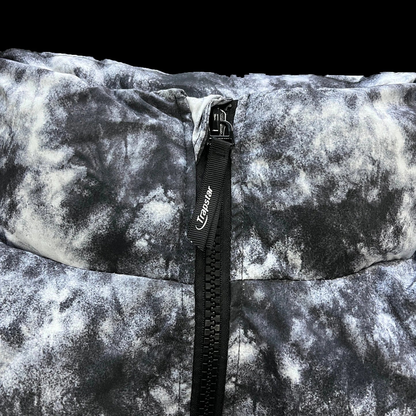 TRAPSTAR HYPERDRIVE HOODED PUFFER  (BLACK/TIE DYE)