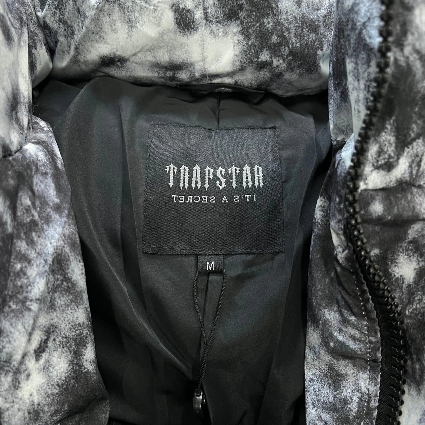 TRAPSTAR HYPERDRIVE HOODED PUFFER  (BLACK/TIE DYE)